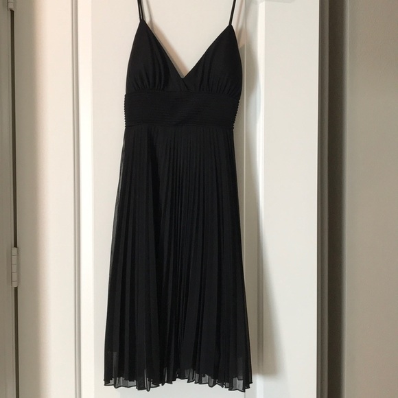 black dress! Summer date night is calling! - Picture 4 of 9